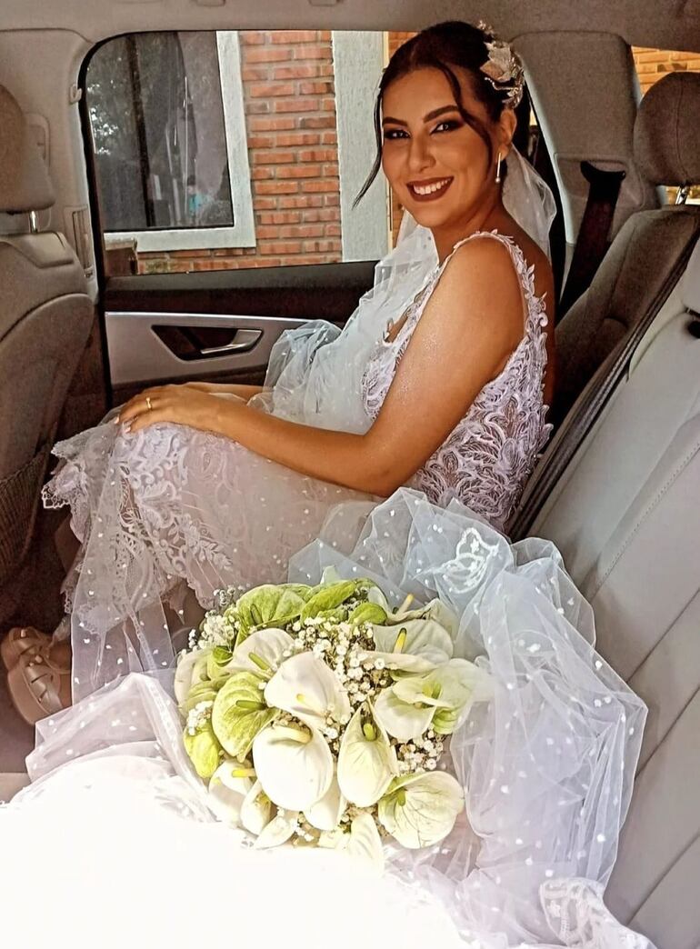 ¡Preciosa! Así lució Belén Samudio el día de su boda con el futbolista Luis Zárate. (Captura de la historia de Instagram de Belén Samudio)