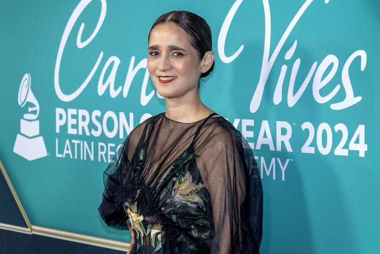 ¡Hermosa! La cantante Julieta Venegas posando en la red carpet del Miami Beach Convention Center. (EFE/EPA/CRISTOBAL HERRERA-ULASHKEVICH)