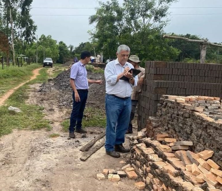 El ingeniero César Berni, Ing. Alfonso Pereira y el Lic. José Duarte, realizaron el relevamiento de datos sobre la olería.