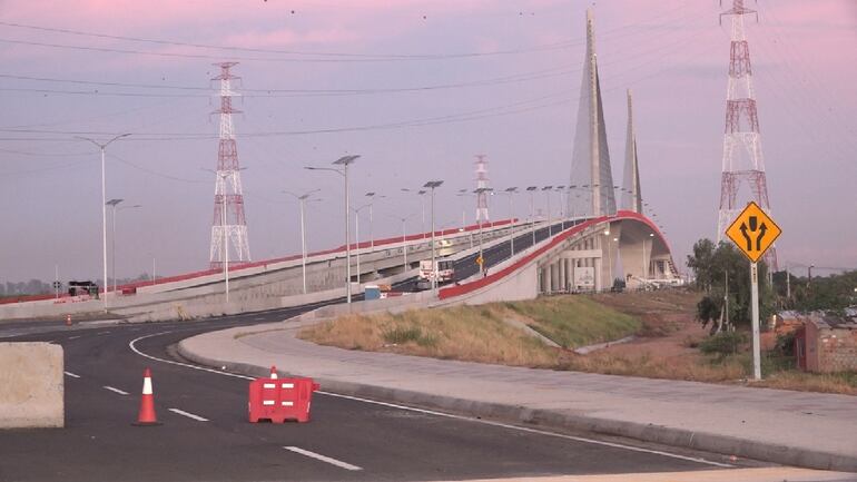 El Puente Héroes del Chaco se encuentra en su etapa final y sería habilitado el 1 de marzo, según el MOPC.