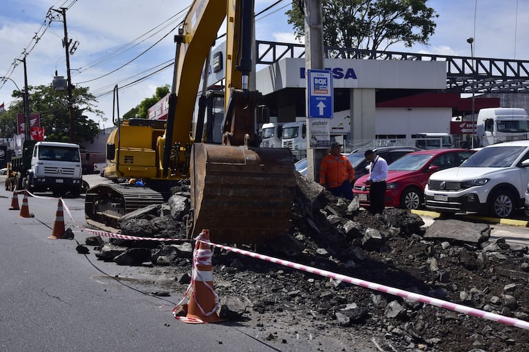 Las obras de colocación de hormigón hidráulico son la continuación del cierre por obras encaradas por Nenecho la semana pasada.