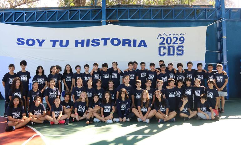 Este evento deportivo es organizado por las familias del sexto grado, la promo 2029, en colaboración con directivos y profesores del colegio. 