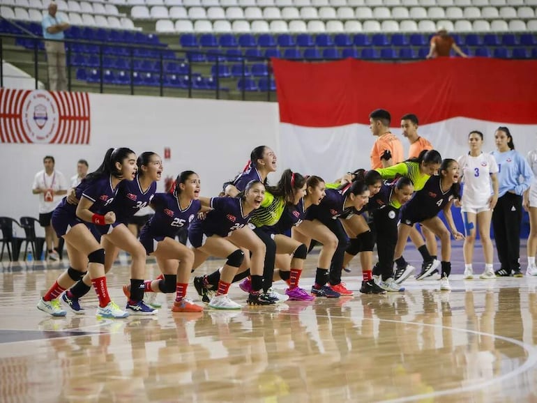 Las niñas de Paraguay A siguen imbatibles y buscarán el oro.