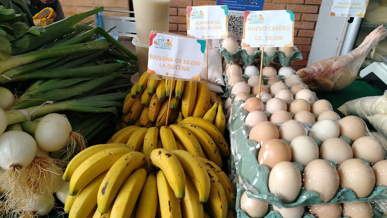 Productores de todo el país llegan con frutas y verduras frescas para la Feria de la Agricultura Familiar en la Costanera capitalina.