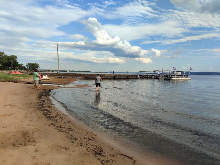 El lago Ypacaraí requiere de millonarias inversiones para su recuperación, según el MOPC. 