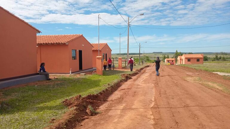 Las viviendas ya cuentan con energía eléctrica, solo les falta conectarse a la red de agua potable.