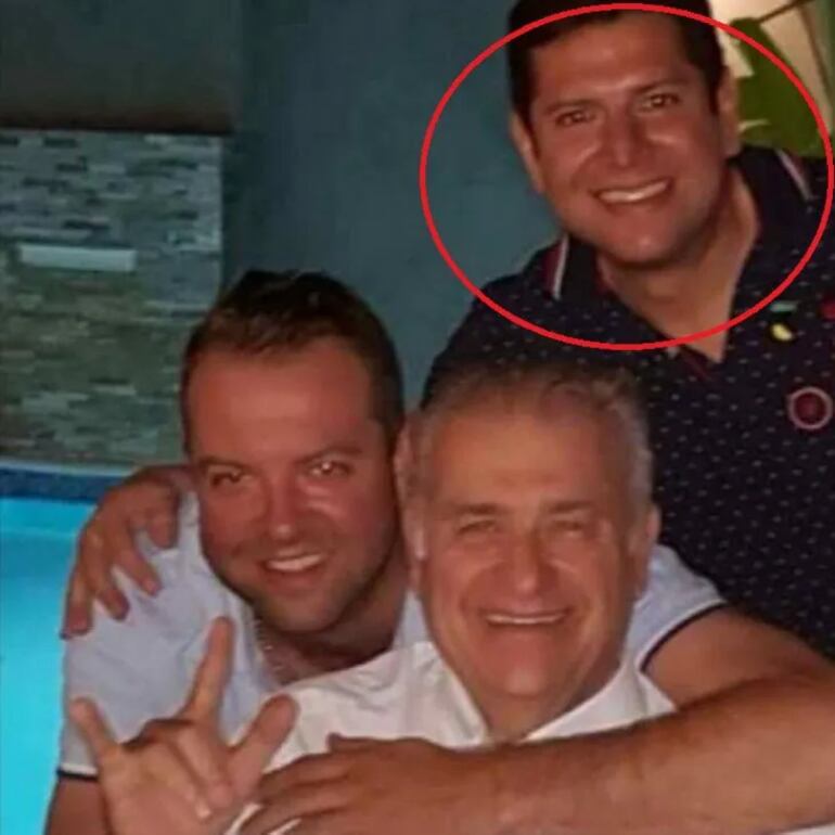 Ramón González Daher junto a Carlos Oleñik e Iván Balbuena (en círculo). El último intentó efectivizar un CDA que le fue incautado al condenado usurero. GENTILEZA