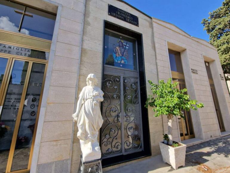 El panteón de la familia Messina en el cementerio de Castelvetrano.