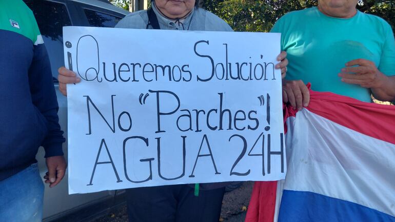 Manifestación en Nueva Asunción por falta de agua: “Como los Reyes seguimos esperando”