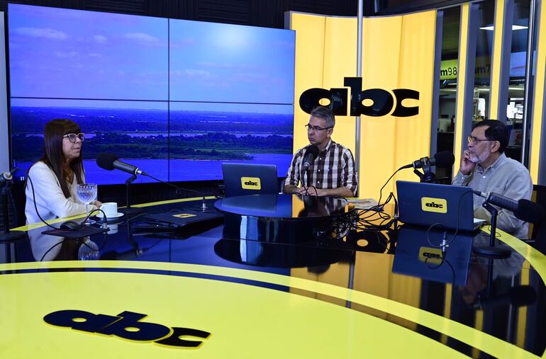 La senadora Celeste Amarilla (PLRA), en los estudios de ABC Cardinal en el programa "No tiene Nombre" que se emite los sábados por ABC Cardinal.