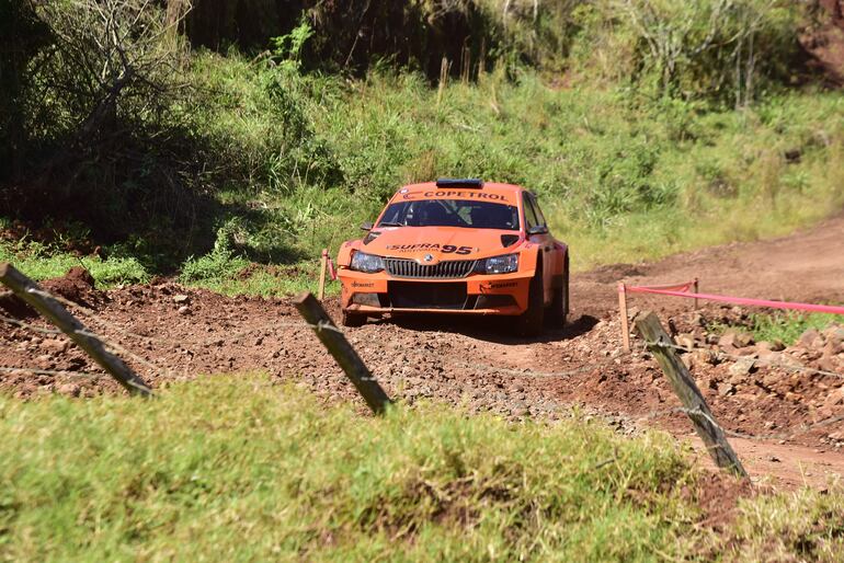 Pese al susto del sábado, Blas Zapag y Enrique Fratta fueron los mejores de la Clase RC2B, con el Skoda Fabia R5, en esta Rally de Colonias Unidas.