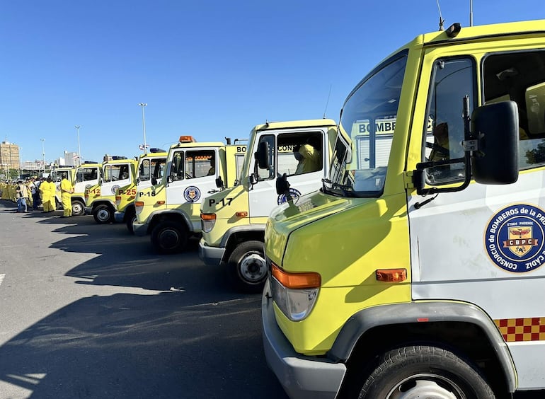 El Cuerpo de Bomberos Voluntarios del Paraguay recibió este miércoles ocho camiones tipo autobombas totalmente equipados para el combate de incendios y atención de emergencias como parte de una donación de sus pares de la provincia española de Cádiz (sur).