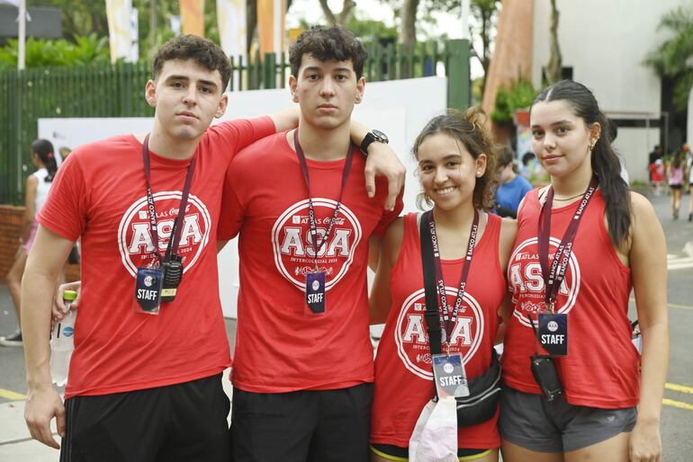 Mariano Lledó, Valentino Pistilli, Mariana Plate y Athina Herbsztein.