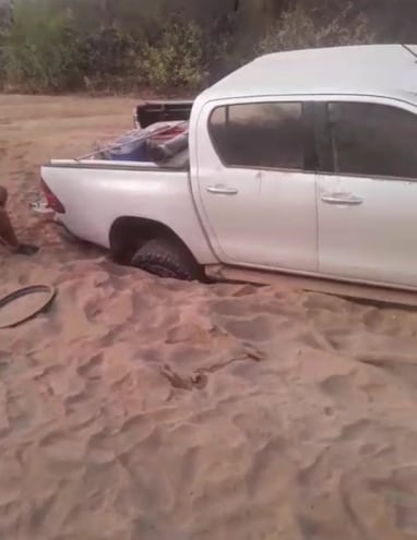 La situación vial de la zona ribereña no es nueva, los pobladores enfatizaron que soportan hace la desidia gubernamental con los caminos intransitables tanto en sequía como en temporada de lluvias. En la imagen se observa un vehículo trancado en el talcal.