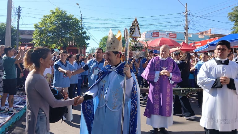 El Nuncio apostólico Vicenzo Turturro presidió la misa central del último día del octavario de la Virgen de los Milagros de Caacupé.