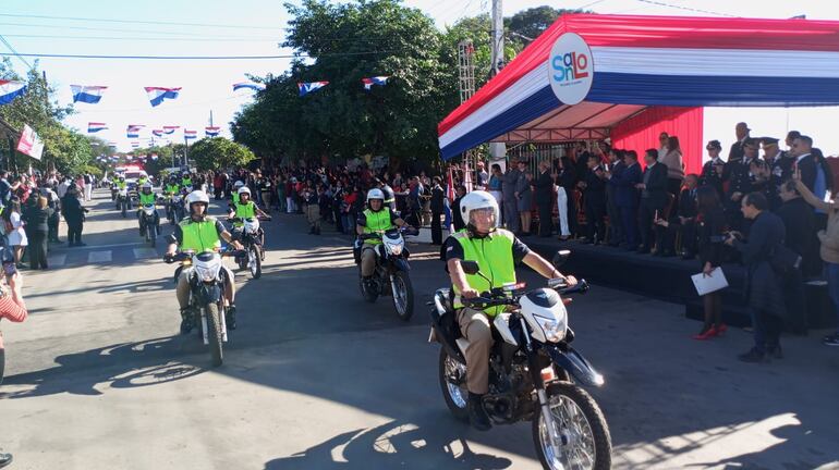 Las fuerzas vivas de la ciudad también participaron del desfile.