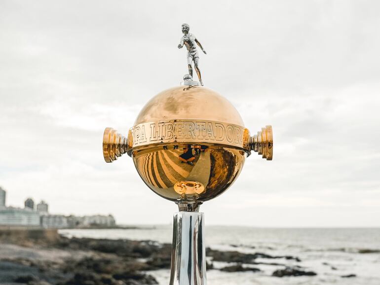 El trofeo de la Copa Libertadores Sub 20.