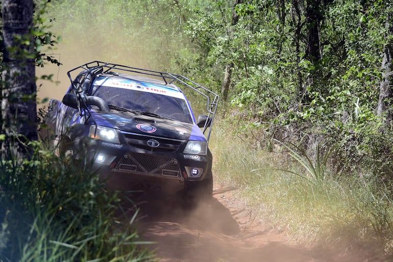 Luis Felipe Peña, navegado por José Gill en la camioneta Tata Xenón #111, fue el vencedor ayer de la categoría T1 Diesel.