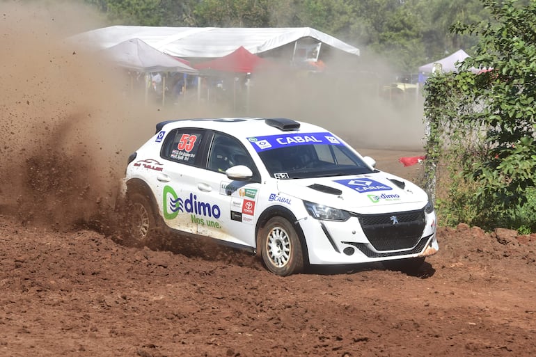 El Peugeot 208 Rally4 de Diego Cruz en la clasificación del Rally del Chaco 2024 en el Autódromo Rubén Dumot, en Capiatá, Paraguay.