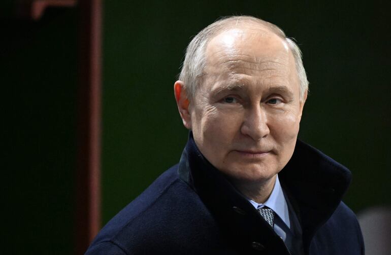 El presidente ruso Vladimir Putin declara ingresos por 753.000 dólares en los últimos 6 años para registro electoral.