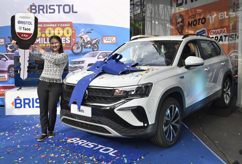 María Victoria Insfran es la feliz ganadora de una Volkswagen Taos 0 km.