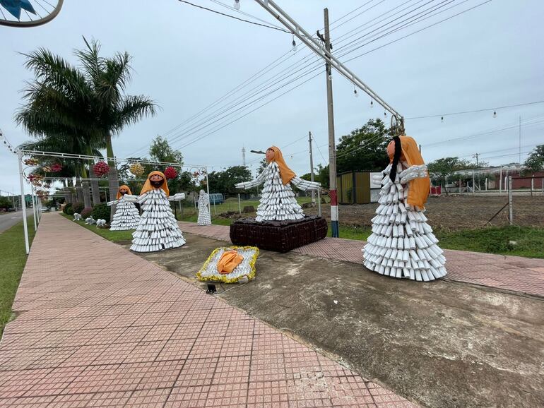 Las figuras miden mas de metros de altura.