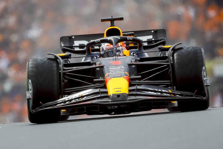 Max Verstappen logró la pole en Países Bajos