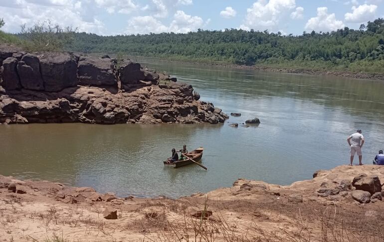 La niña fue arrastrada por el cauce del río Paraná.