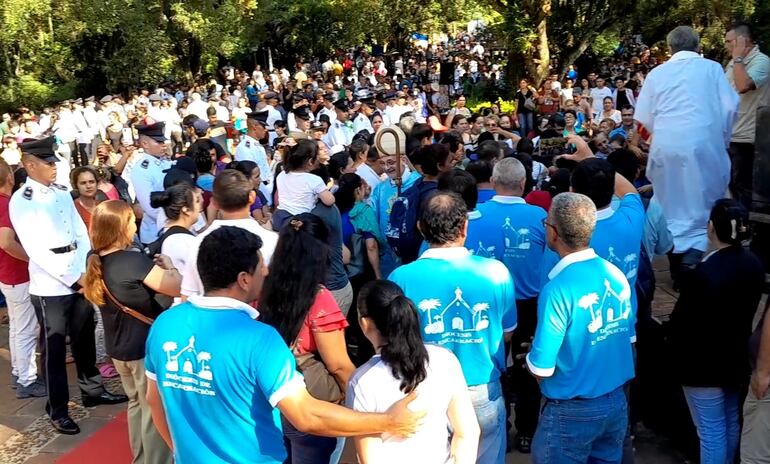 La homilía se celebró en la explanada frente al oratorio del Santuario de la Virgen de Itacuá.