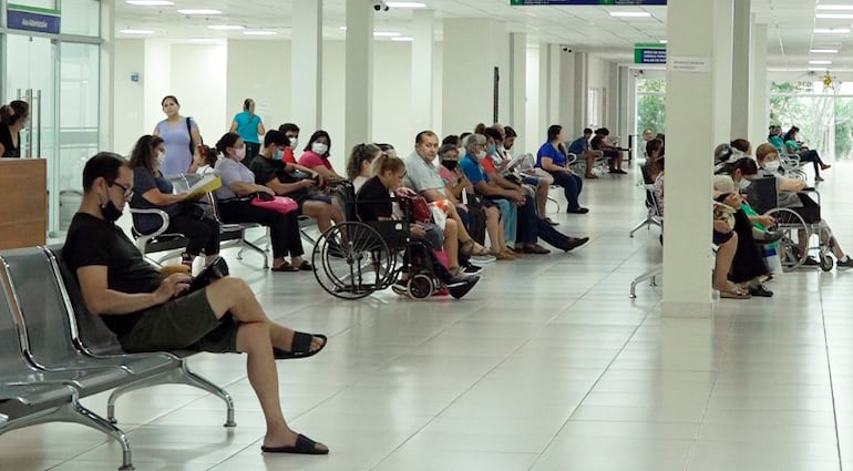 En el Hospital 12 de Junio del IPS, se están atendiendo un promedio de 100 pacientes con cuadros febriles por día.