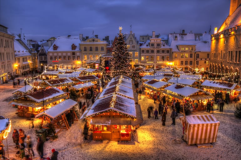 Navidad en el ayuntamiento de Tallin.