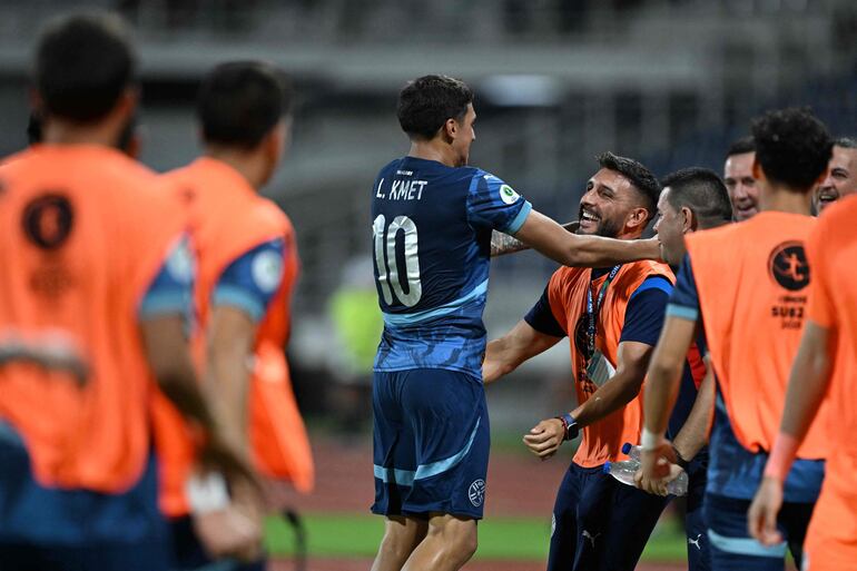 Luca Kmet, jugador de la selección paraguaya, festeja un gol en el partido frente a Argentina por la quinta fecha del Hexagonal Final del Sudamericano Sub 20, en Anzoátegui, Venezuela. 