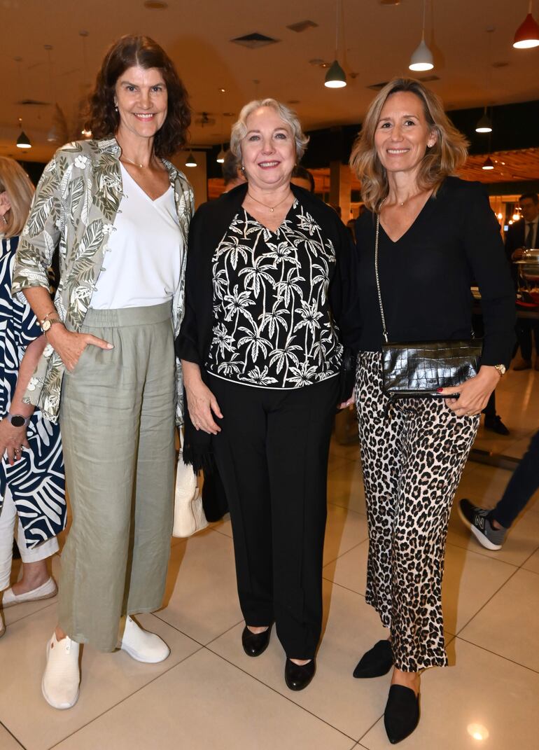 Karola Rieder, María Scherf y Patricia Pangrazio.