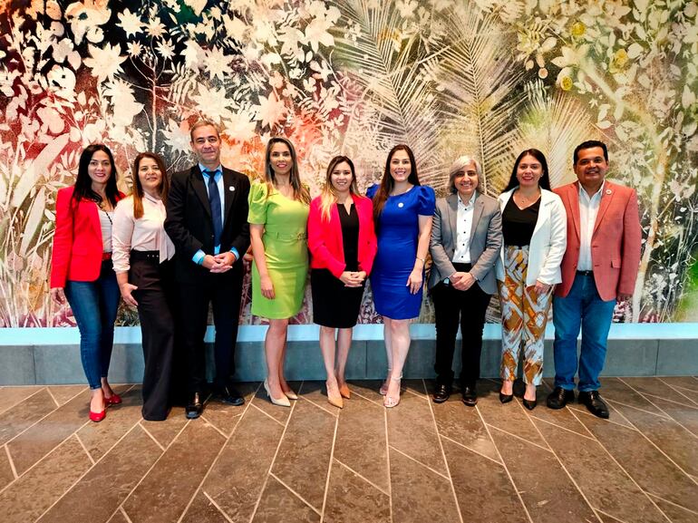 La Asociación State Alumni Paraguay tiene nuevos integrantes en su directorio (foto). La asamblea se realizó en la sede de la embajada de los Estados Unidos  de América.