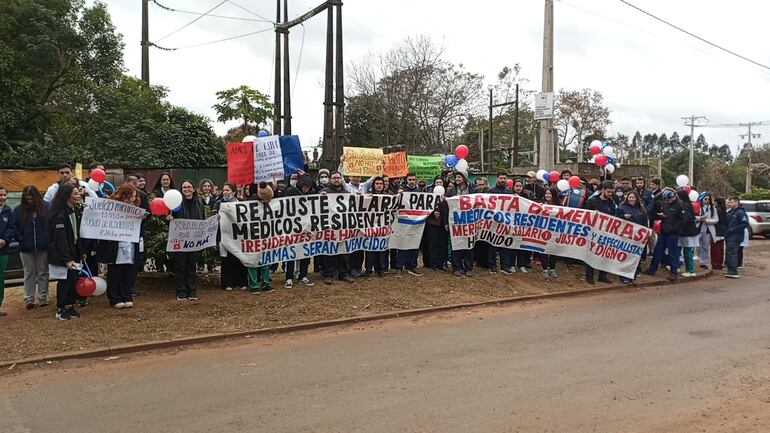 Los médicos residentes continuaron con la manifestación pacífica para buscar el reajuste de sus salarios.