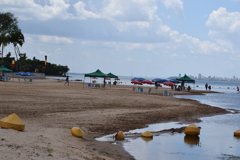 El propósito de las autoridades comunales es convertir a la playa y el área verde que la circunda en un lugar de atractivo turístico ideal, para lo cual adecuarán la insfraestructura vial y de servicios.