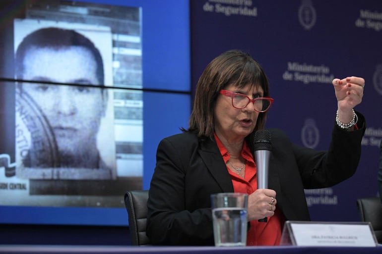 La ministra argentina de Seguridad, Patricia Bullrich, reveló los resultados de una investigación para identificar a Hussein Ahmad Haraki como jefe operativo de Hezbolá en América Latina, acusado de terrorismo. 