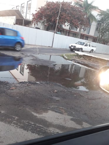 Agua potable que se mezcla con otros residuos