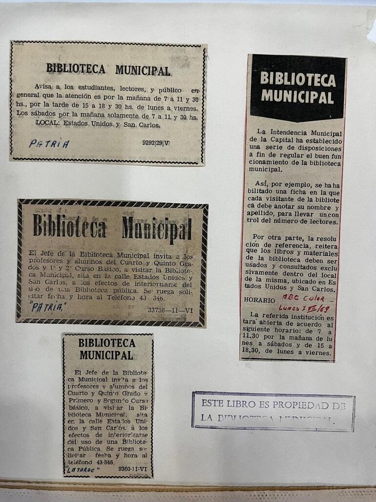 Recortes de diarios que reflejan la historia de la Biblioteca cuando empezó a funcionar en 1944.