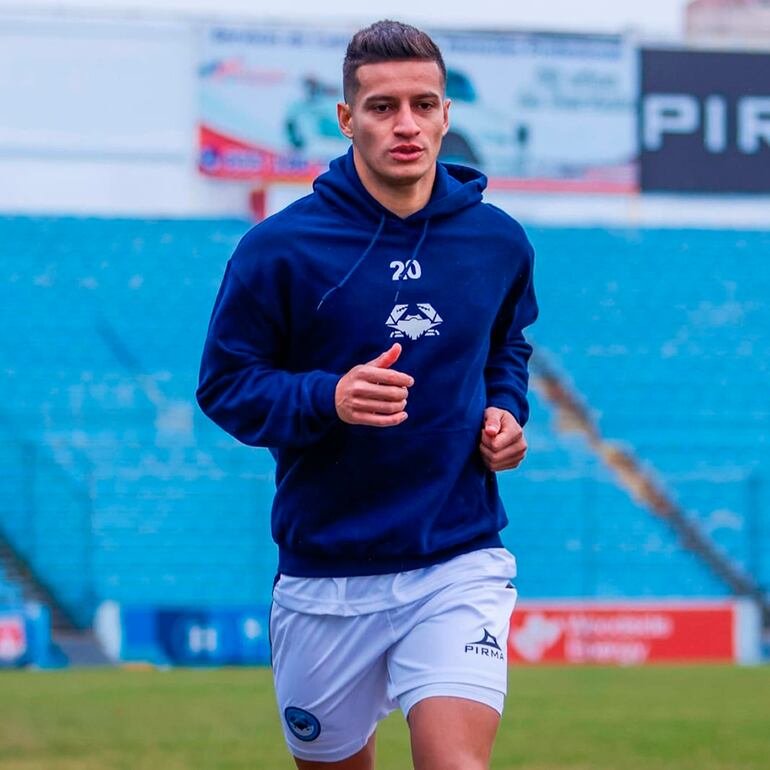 Danilo Santacruz durante su primera práctica con el equipo de Jaiba Brava de México.