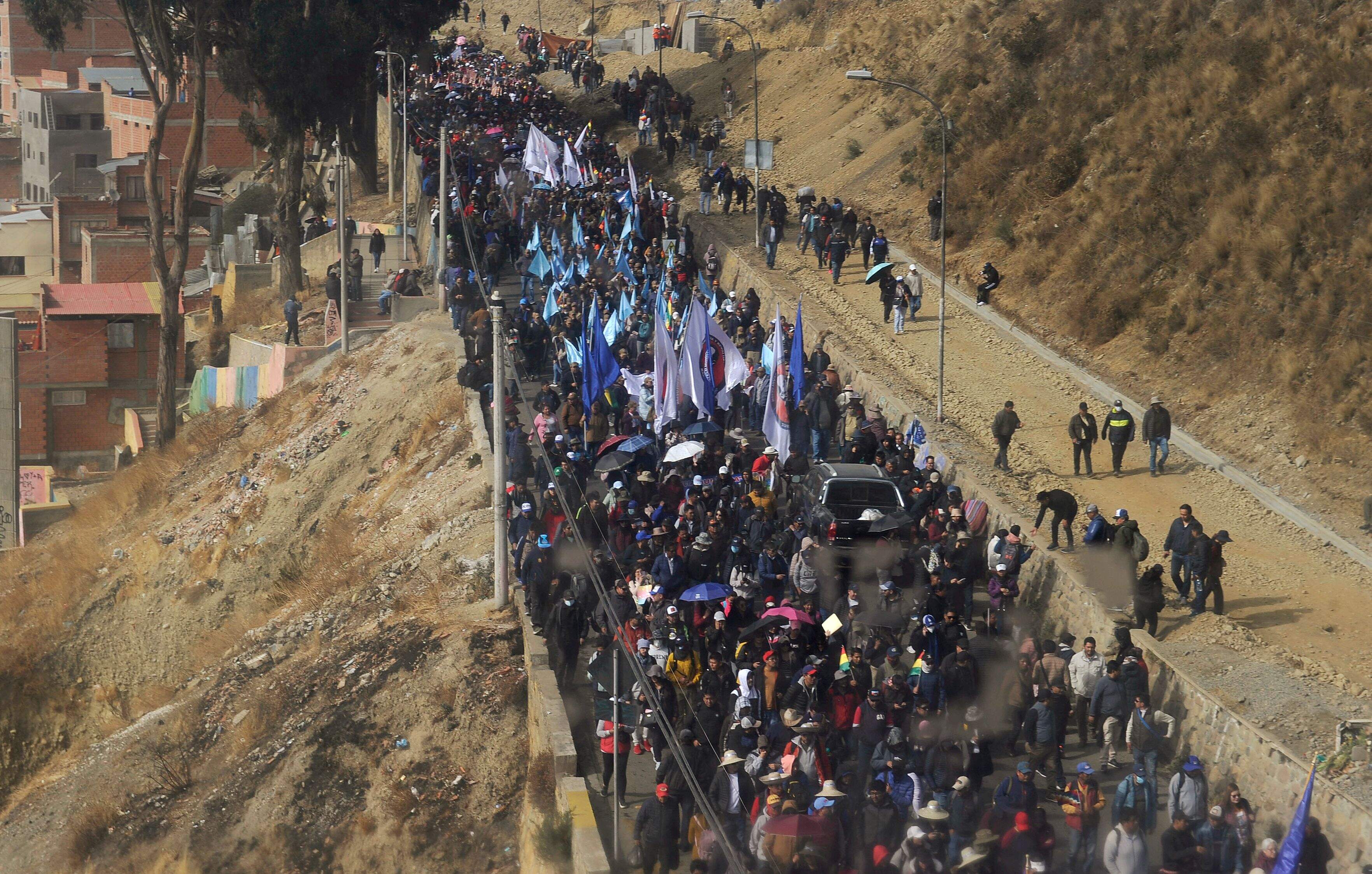 La central de trabajadores marchó hoy en Bolivia en reclamo a la aprobación de una ley crediticia.