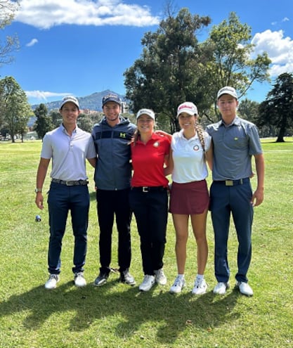 Erich Fortlage (i), Benjamín, Giovanna, María (no compone la delegación esta vez) y Franco Fernández del Team Paraguay.