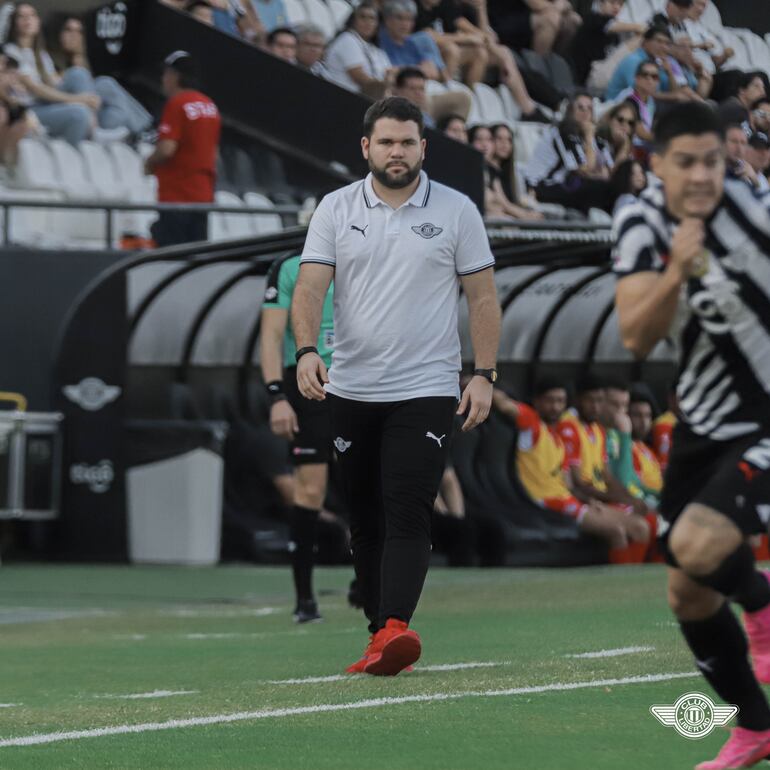 Ariel Sebastián Galeano Arce (27 años), entrenador del gumarelo. (Foto: Libertad)