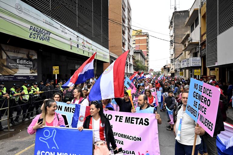 Marcha profamilia por la destitución de primer anillo del Ministerio de Educación y Cultura, del 22 de Noviembre de 2022