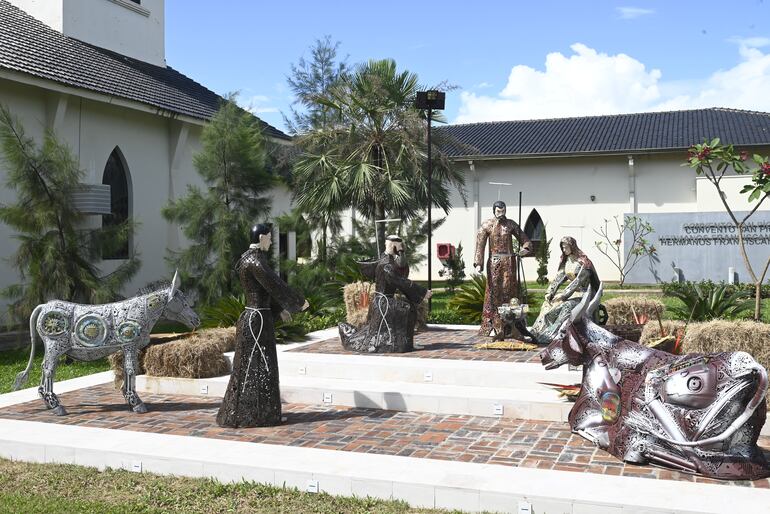 Imponente pesebre del Convento de San Pío de Pietrelcina.