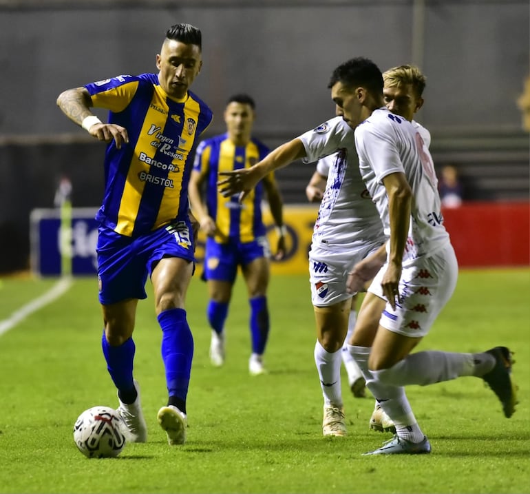 Nacional le ganó a Luqueño sobre la hora