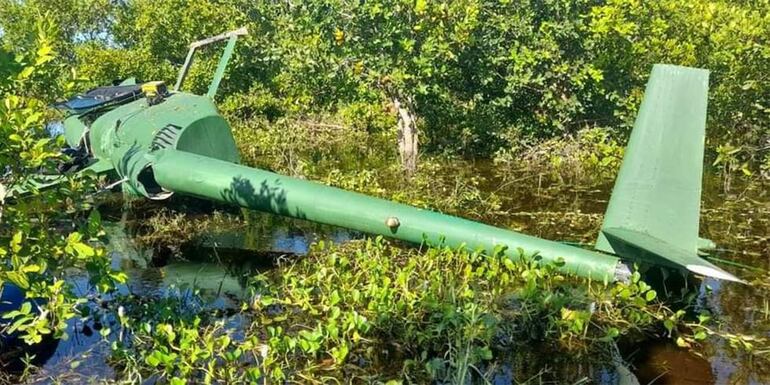 El helicóptero que pilotaba el paraguayo y que se estrelló a unos 350 kilómetros de la frontera con nuestro país.