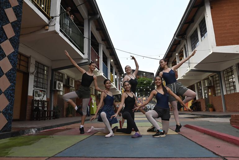 La escuela de Danza del Instituto Superior de Bellas Artes (ISBA) es referencia en el ambiente de formación de los artistas.