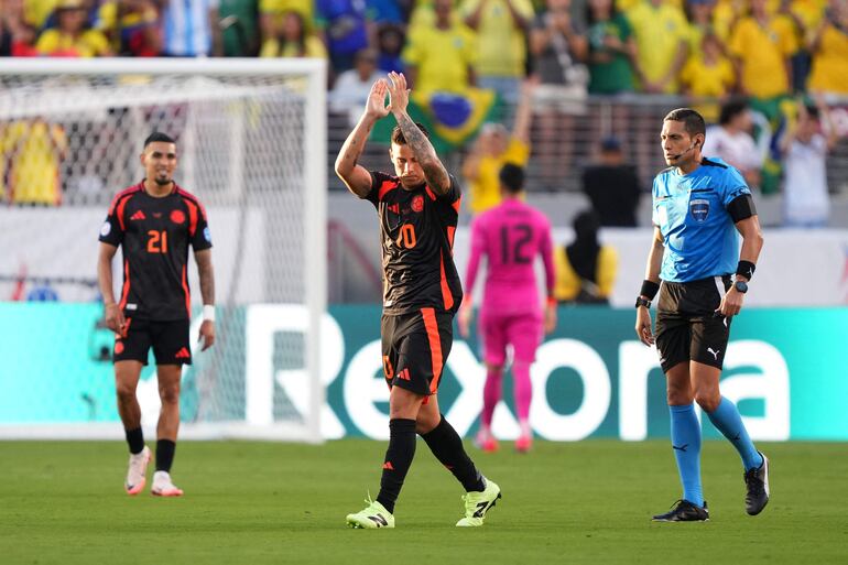 James Rodríguez, jugador de la selección de Colombia, reacciona en el partido frente a Brasil por la tercera fecha del Grupo D de la Copa América 2024 en el Levi's Stadium, en Santa Clara, California.