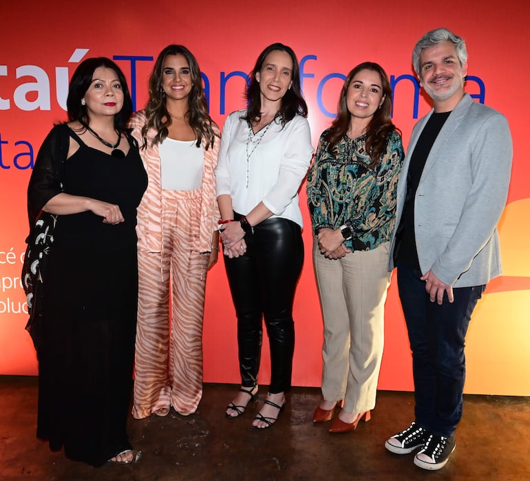 Mabel González, Karina Moreno, Claudia Bobadilla, Norma Prantte y Álvaro Chaparro. 